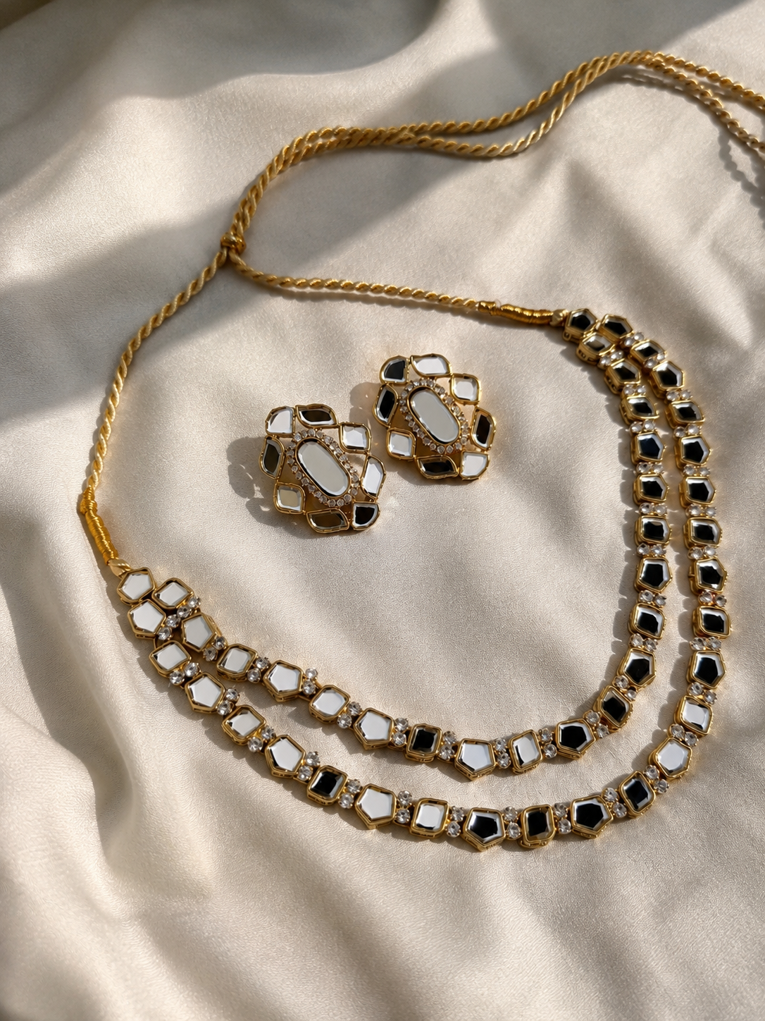 ~AVIANA KUNDAN NECKLACE SET~