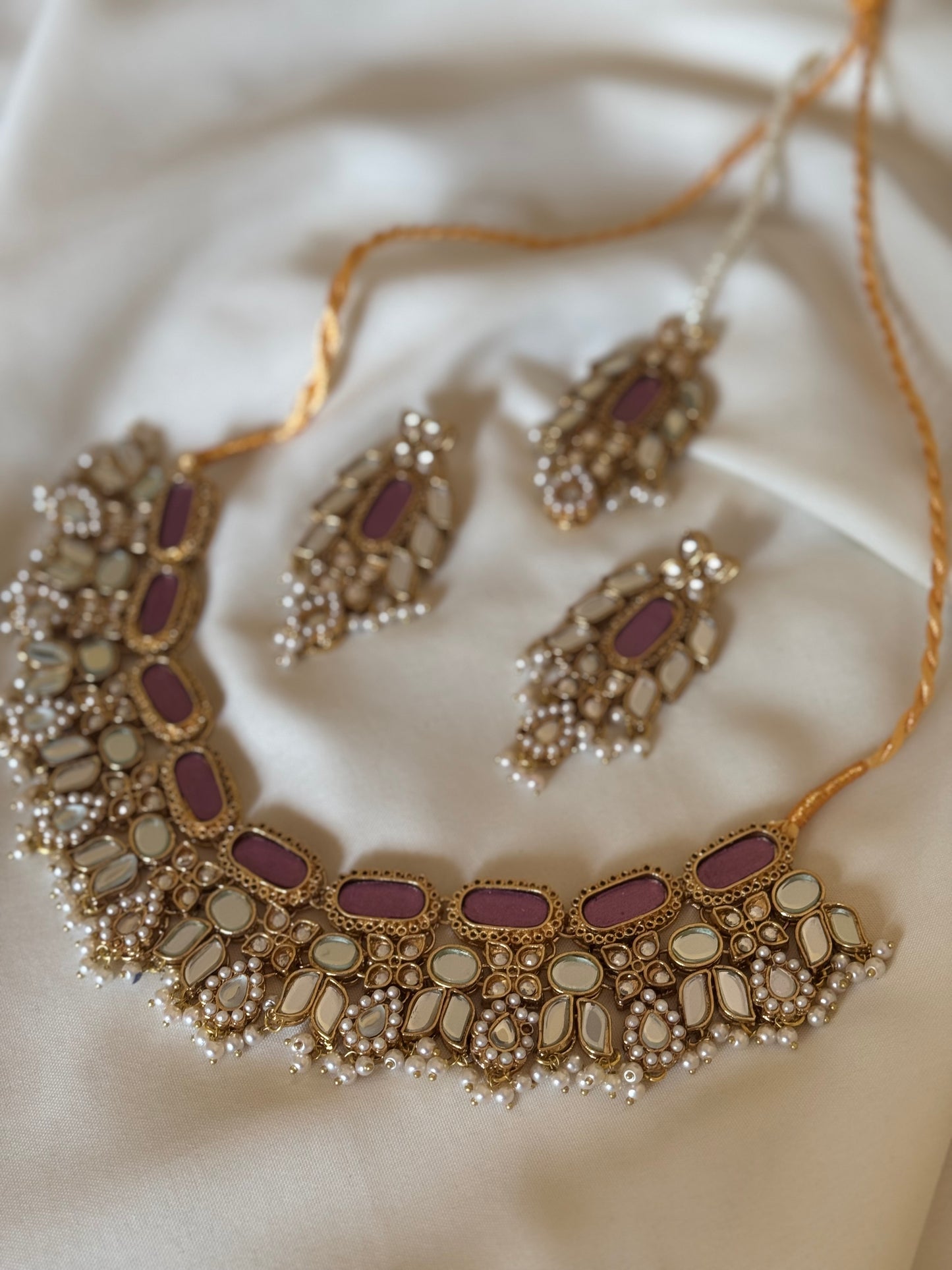 ~MAARIA NECKLACE SET IN DARK PURPLE~