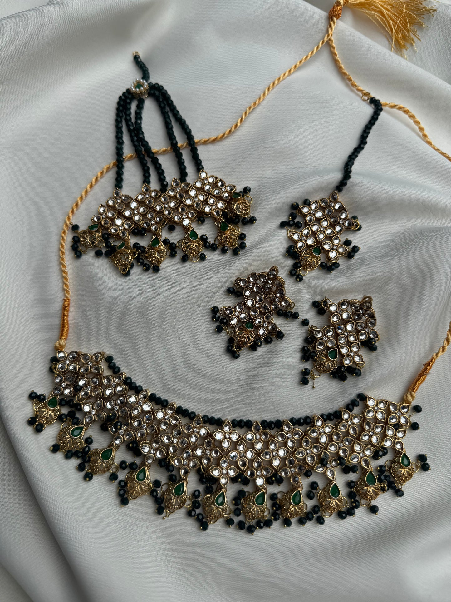 ~MUZNA KUNDAN SET IN GREEN~