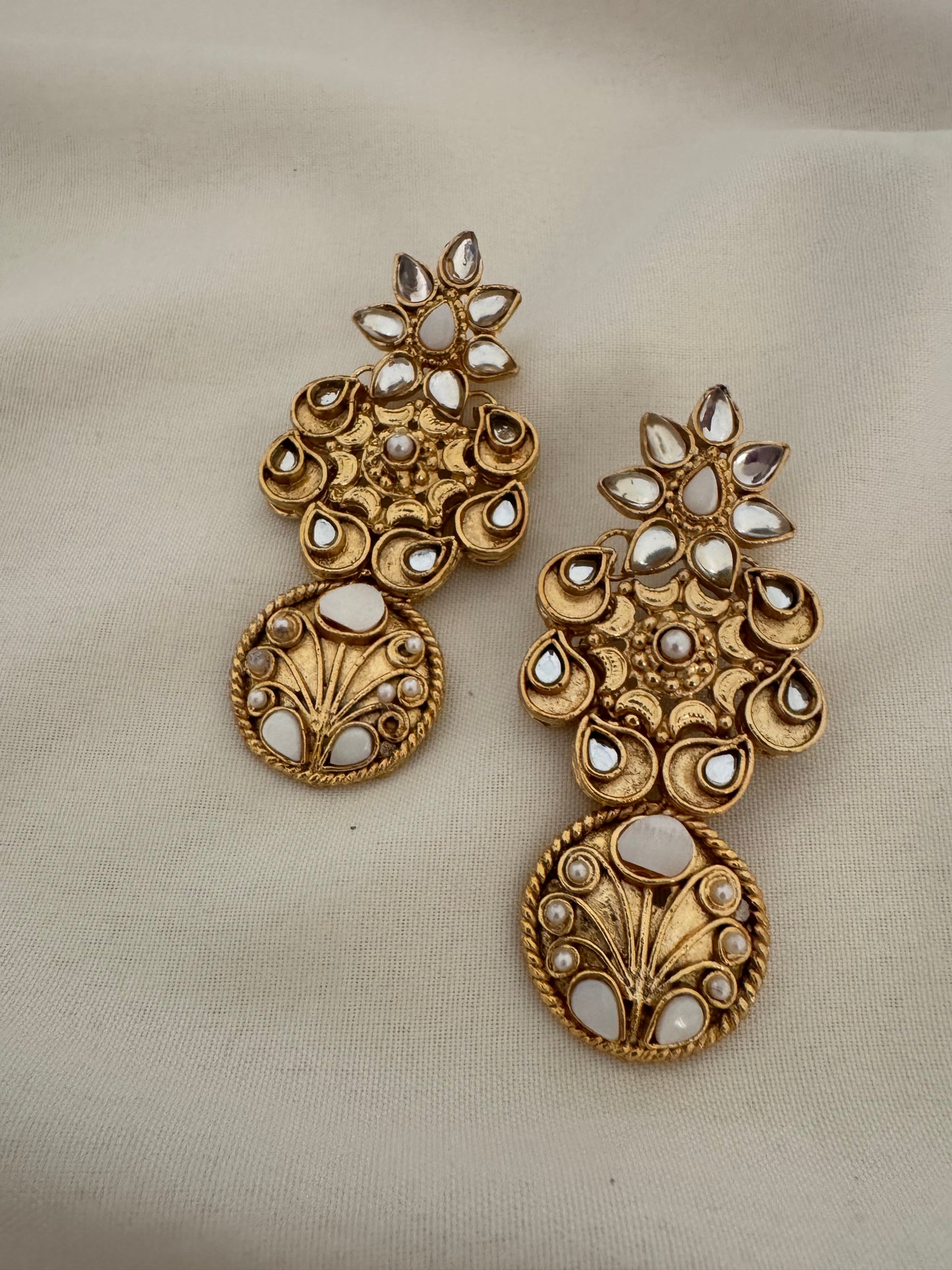 ~ZUMAR EARRINGS IN WHITE~