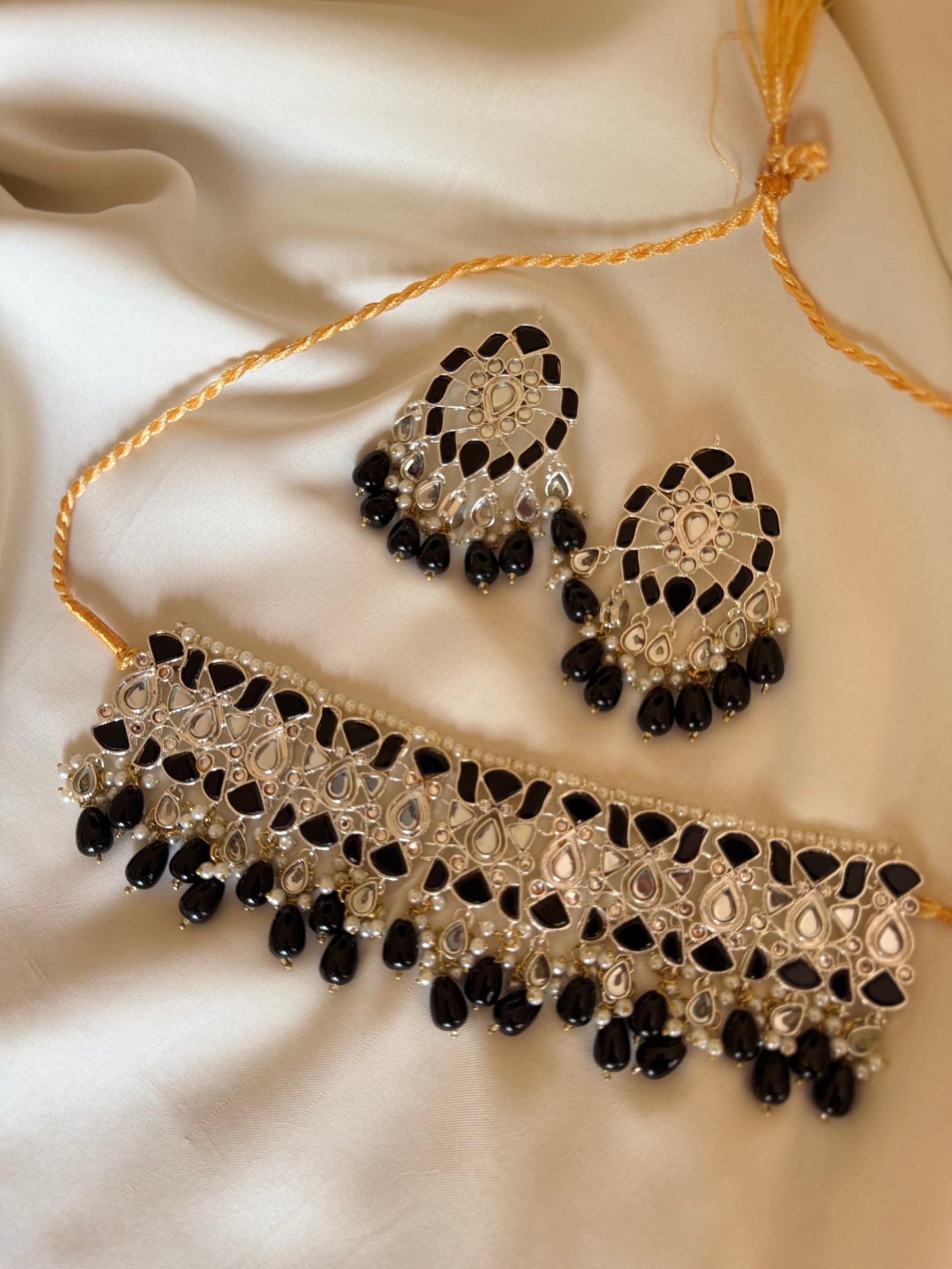 ~JEHAAN-TRADITIONAL KUNDAN SET IN BLACK~