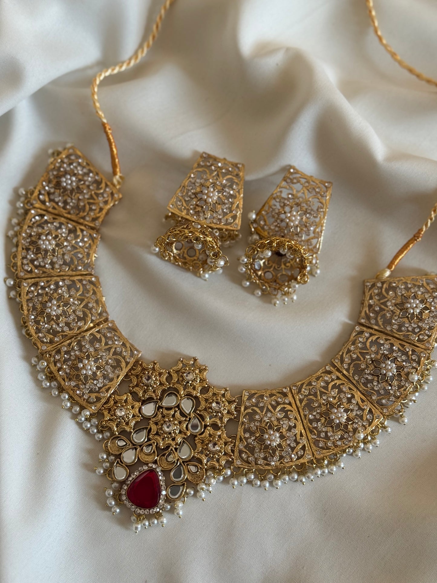 ~HUSNA KUNDAN SET~