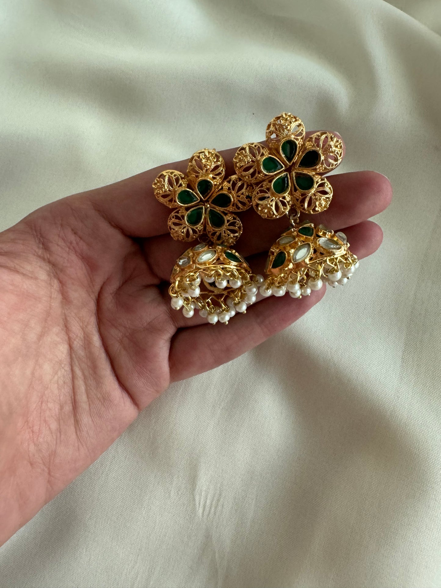 ~NARGIS JHUMKAS~