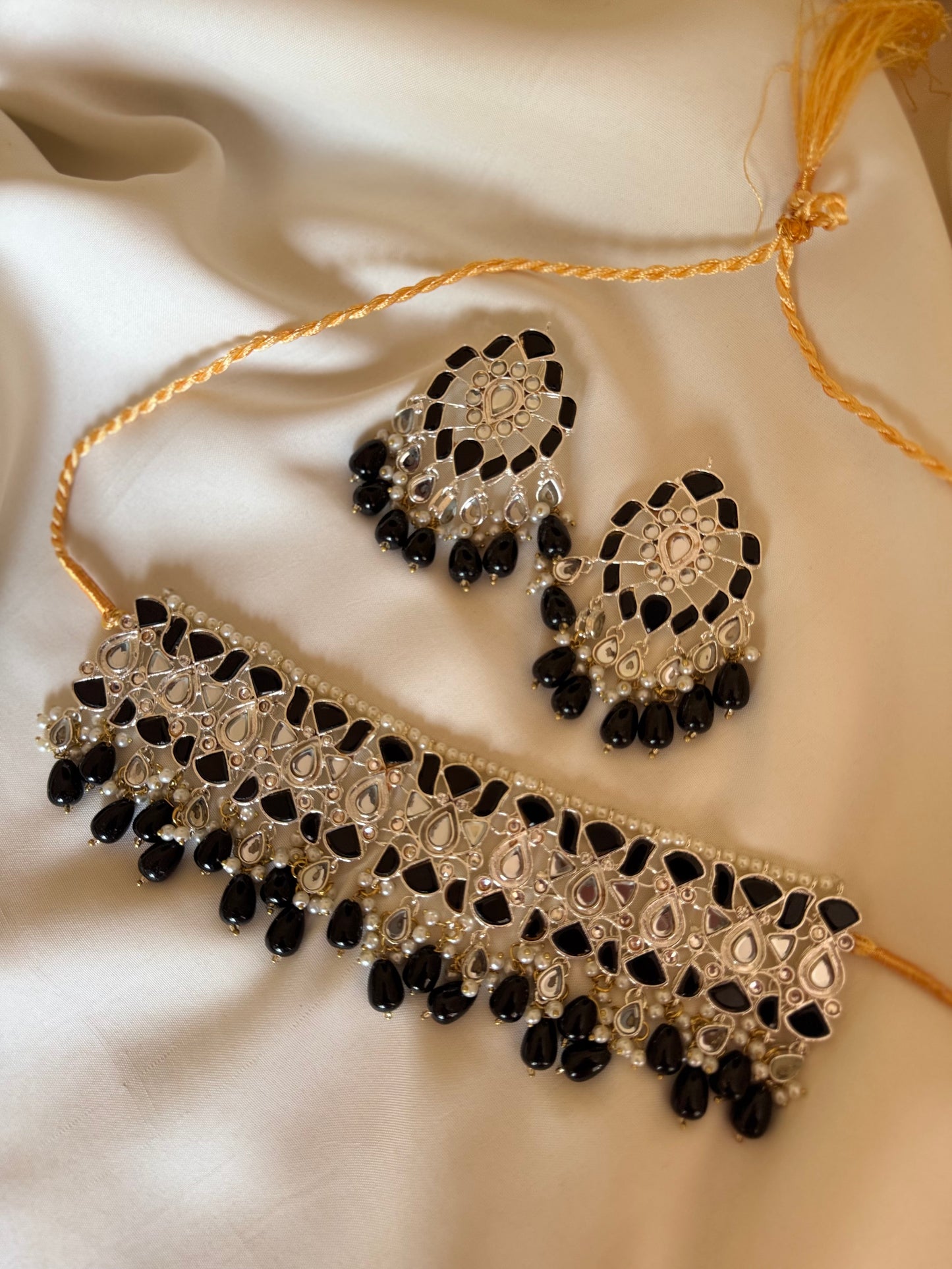 ~JEHAAN-TRADITIONAL KUNDAN SET IN BLACK~