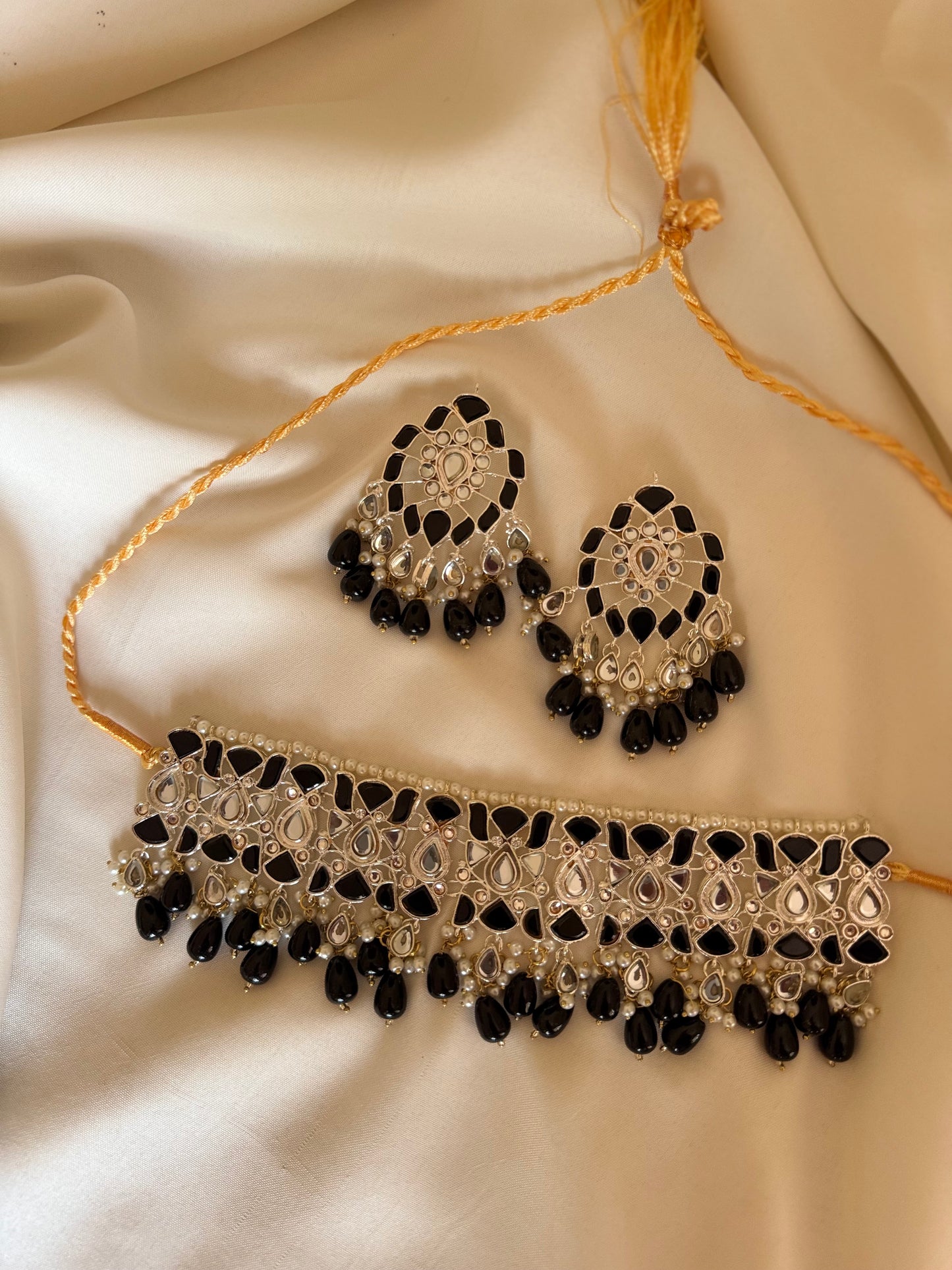 ~JEHAAN-TRADITIONAL KUNDAN SET IN BLACK~