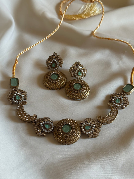 ~JAHAAN ARA NECKLACE SET IN PISTACHIO~
