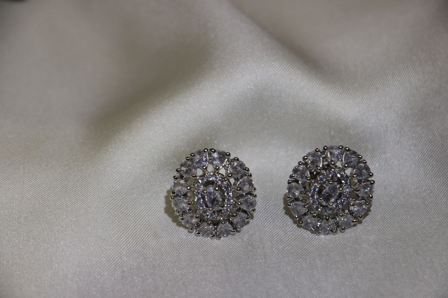 ~SILVER ZIRCONIA EARSTUDS~